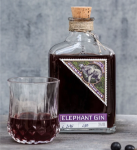 Sloe Gin - liqueur rouge d’origine britannique utilisant le gin pour base et les prunelles